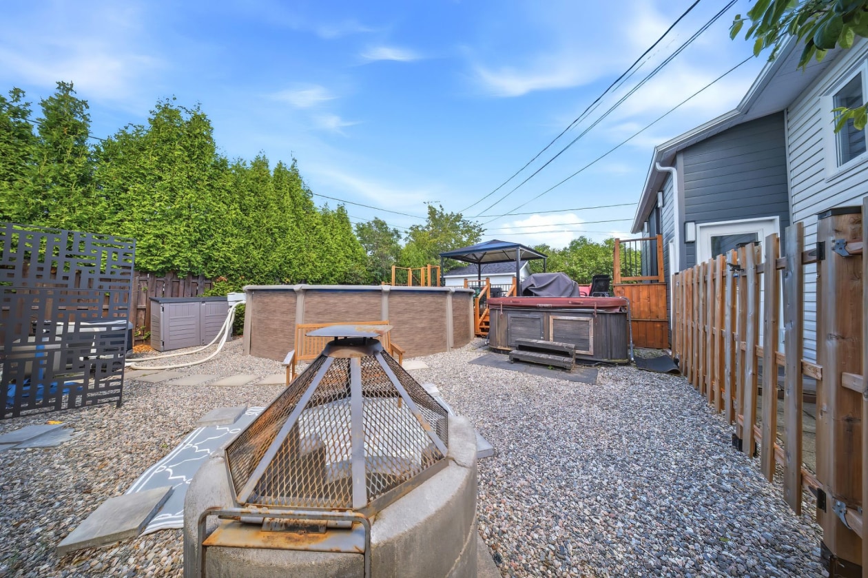 Cour — 430 - 432, Rue Cabot, Saguenay (Chicoutimi), G7G1E1, Saguenay (Chicoutimi)