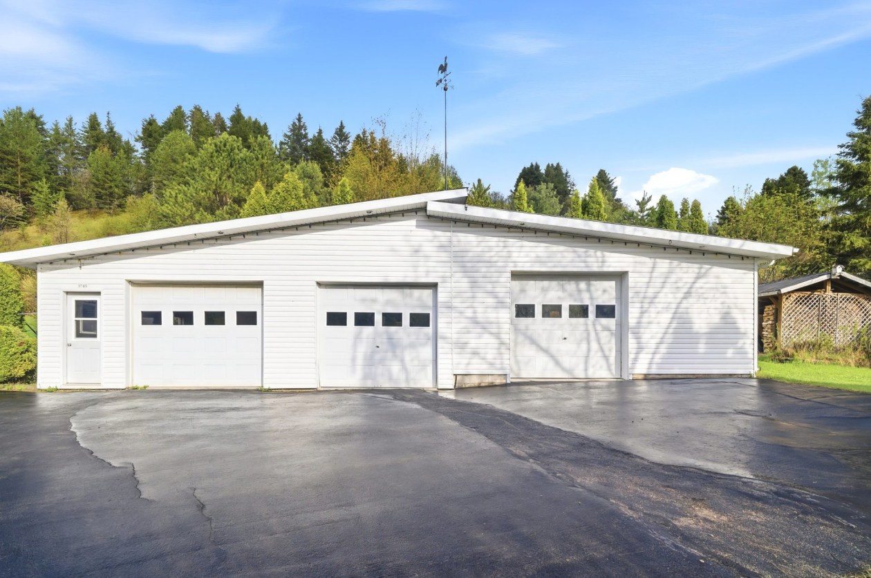 Garage — 3745 - 3747, Ch. St-Louis, Saguenay (La Baie), G7B0C6, Saguenay (La Baie)