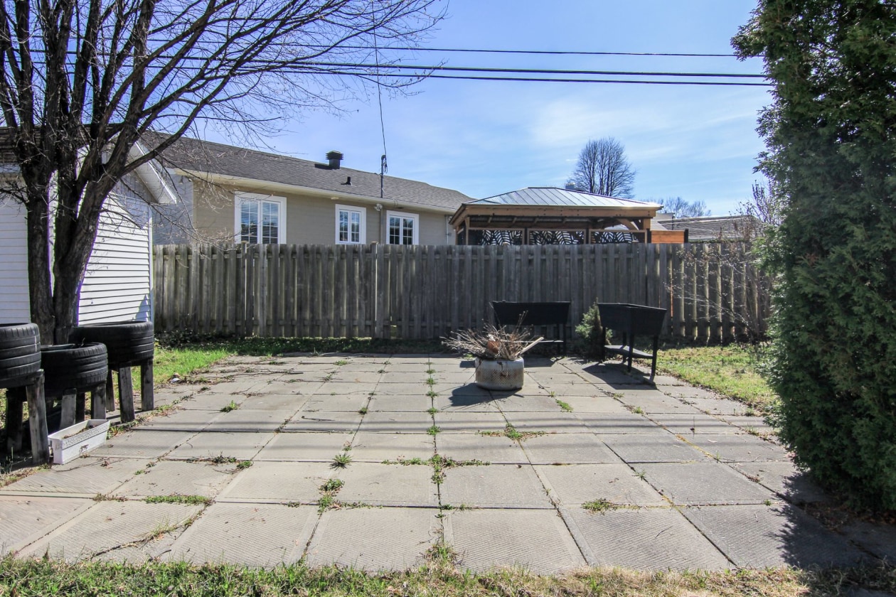 Cour — 953 - 955, Rue Thérèse-Casgrain, Saguenay (Chicoutimi), G1R4L6, Saguenay (Chicoutimi)