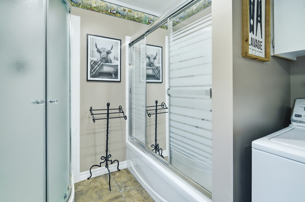 Salle de bains — 3745 - 3747, Ch. St-Louis, Saguenay (La Baie), G7B0C6, Saguenay (La Baie)