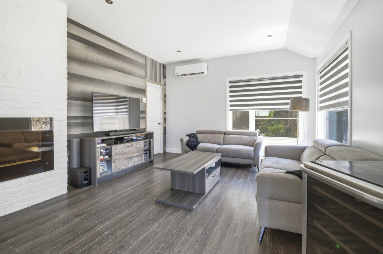 Salon — 570, Route Madoc, Saguenay (Canton Tremblay), G7G0B6, Saguenay (Canton Tremblay)