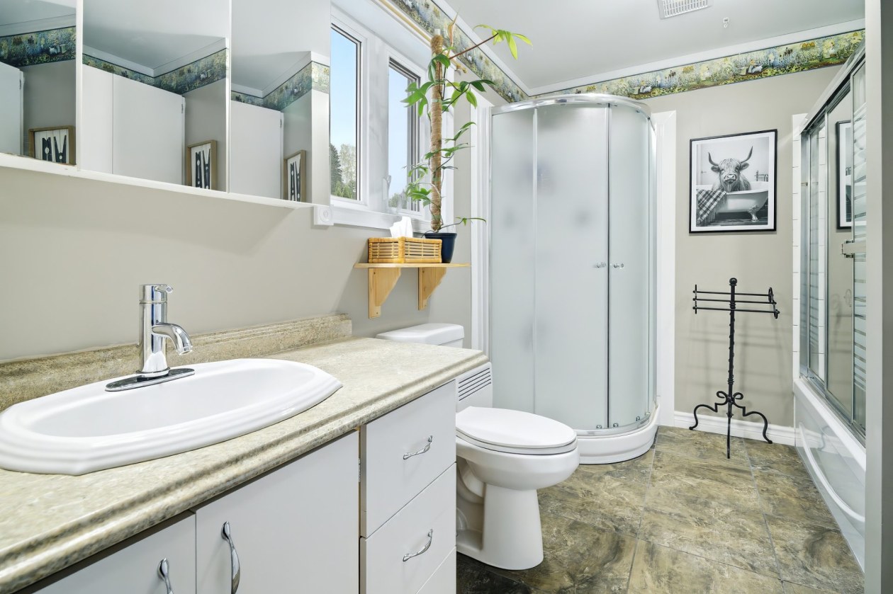 Salle de bains — 3745 - 3747, Ch. St-Louis, Saguenay (La Baie), G7B0C6, Saguenay (La Baie)
