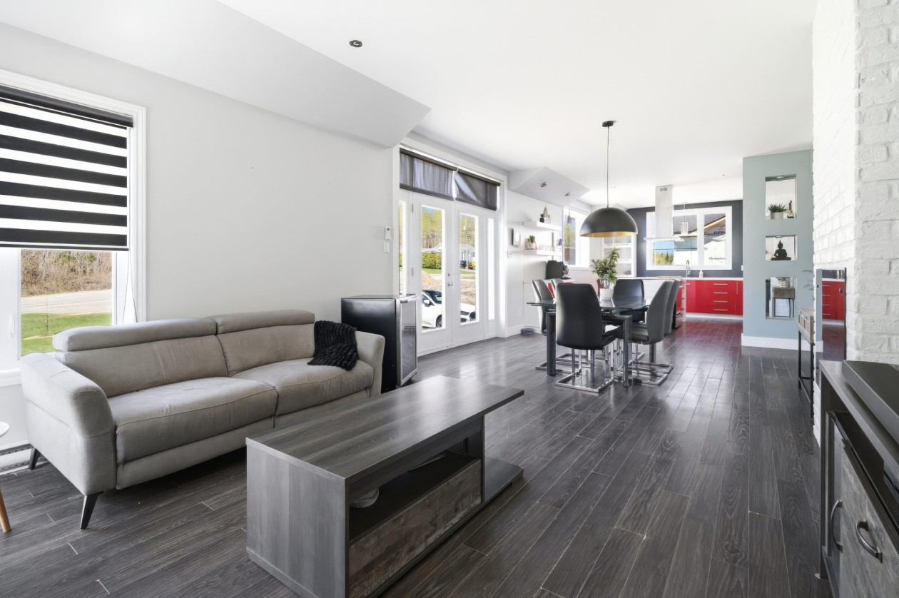 Salon — 570, Route Madoc, Saguenay (Canton Tremblay), G7G0B6, Saguenay (Canton Tremblay)