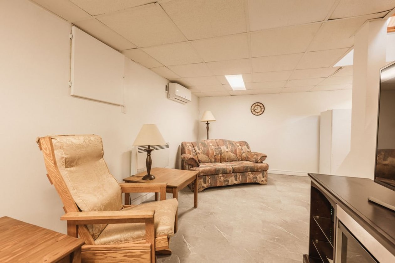 Salle familiale — 800, Rue Boivin, Alma, G8B1Y6, Alma