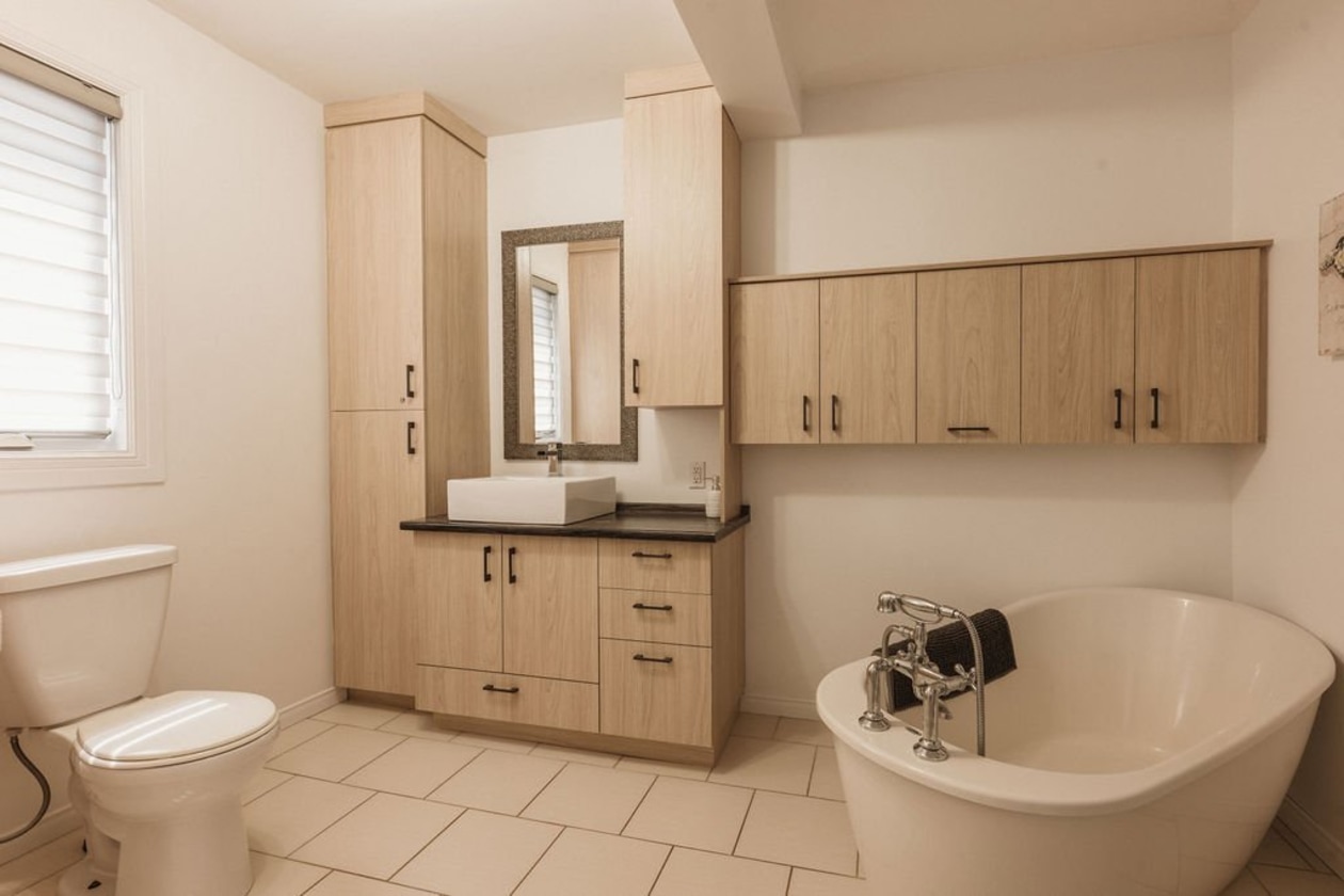 Salle de bains — 800, Rue Boivin, Alma, G8B1Y6, Alma