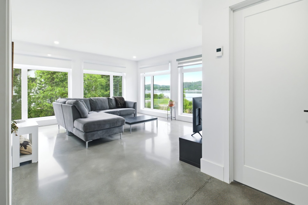 Salon — 1999, Ch. des Villas, Saguenay (Chicoutimi), G7H5A7, Saguenay (Chicoutimi)