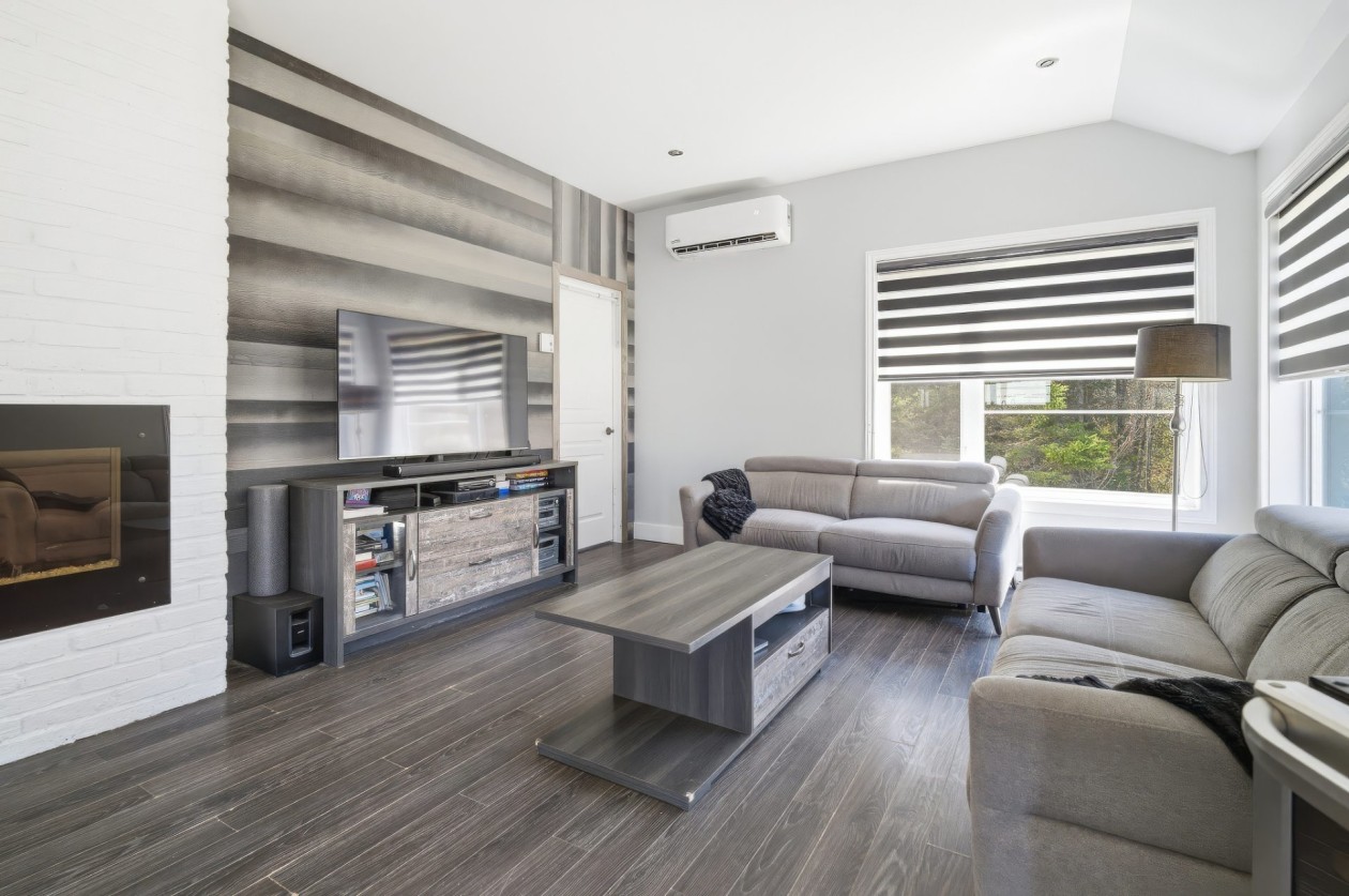 Salon — 570, Route Madoc, Saguenay (Canton Tremblay), G7G0B6, Saguenay (Canton Tremblay)