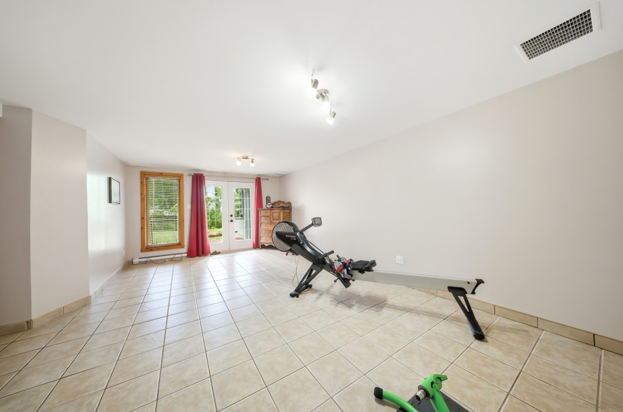 Salle familiale — 1999, Ch. des Villas, Saguenay (Chicoutimi), G7H5A7, Saguenay (Chicoutimi)