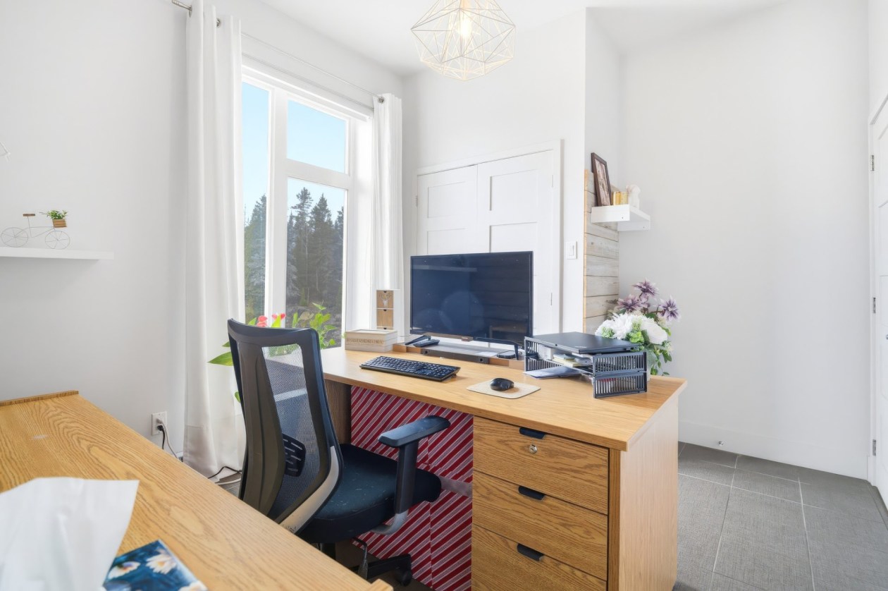 Bureau — 3360, Rue St-Dominique, Saguenay (Jonquière), G8A2M3, Saguenay (Jonquière)