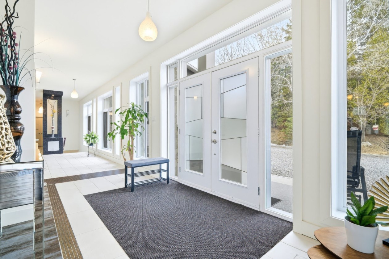 Hall d'entrée — 3360, Rue St-Dominique, Saguenay (Jonquière), G8A2M3, Saguenay (Jonquière)