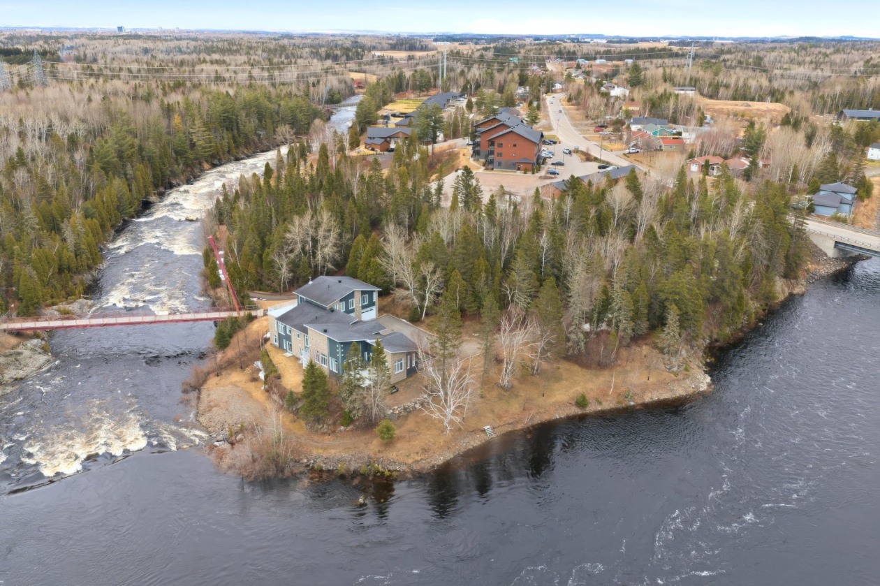 Extérieur — 3360, Rue St-Dominique, Saguenay (Jonquière), G8A2M3, Saguenay (Jonquière)