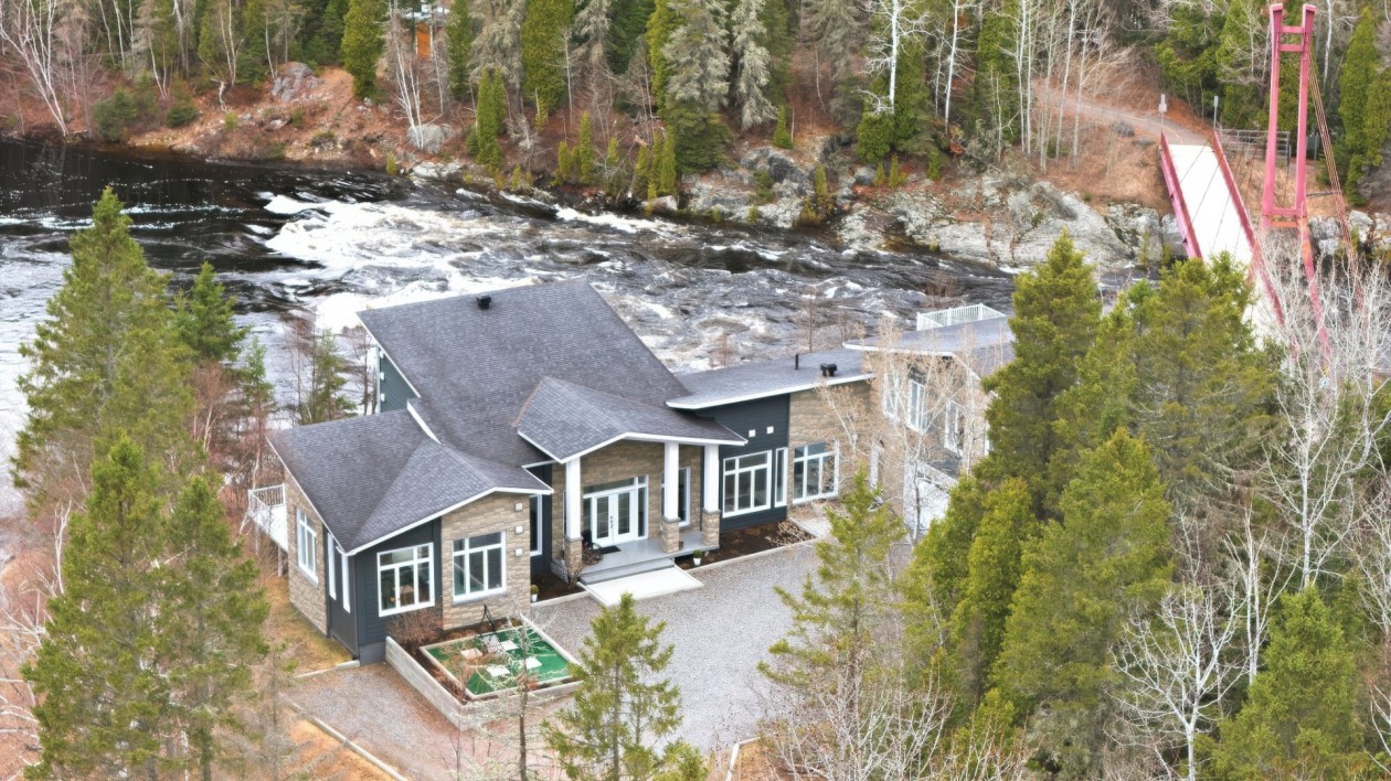 Extérieur — 3360, Rue St-Dominique, Saguenay (Jonquière), G8A2M3, Saguenay (Jonquière)