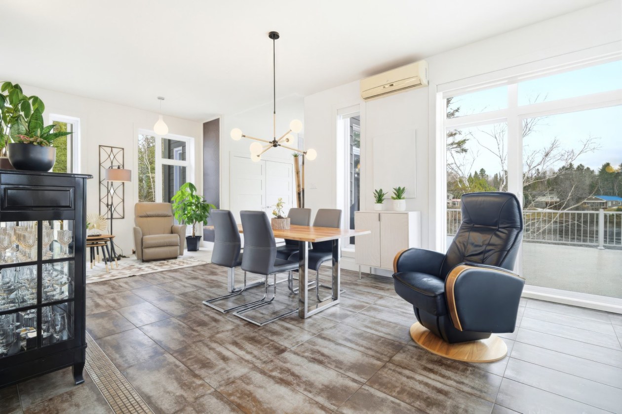 Salle à manger — 3360, Rue St-Dominique, Saguenay (Jonquière), G8A2M3, Saguenay (Jonquière)