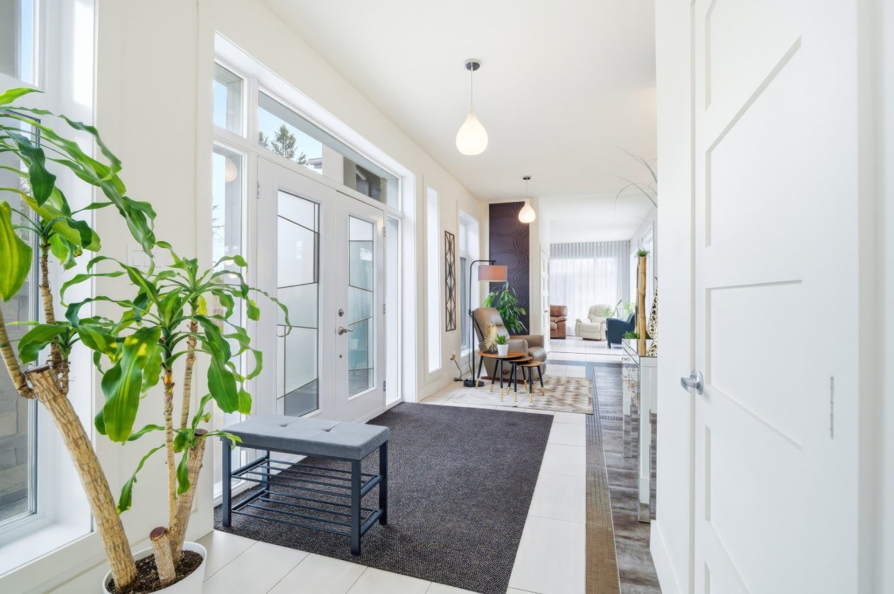 Hall d'entrée — 3360, Rue St-Dominique, Saguenay (Jonquière), G8A2M3, Saguenay (Jonquière)