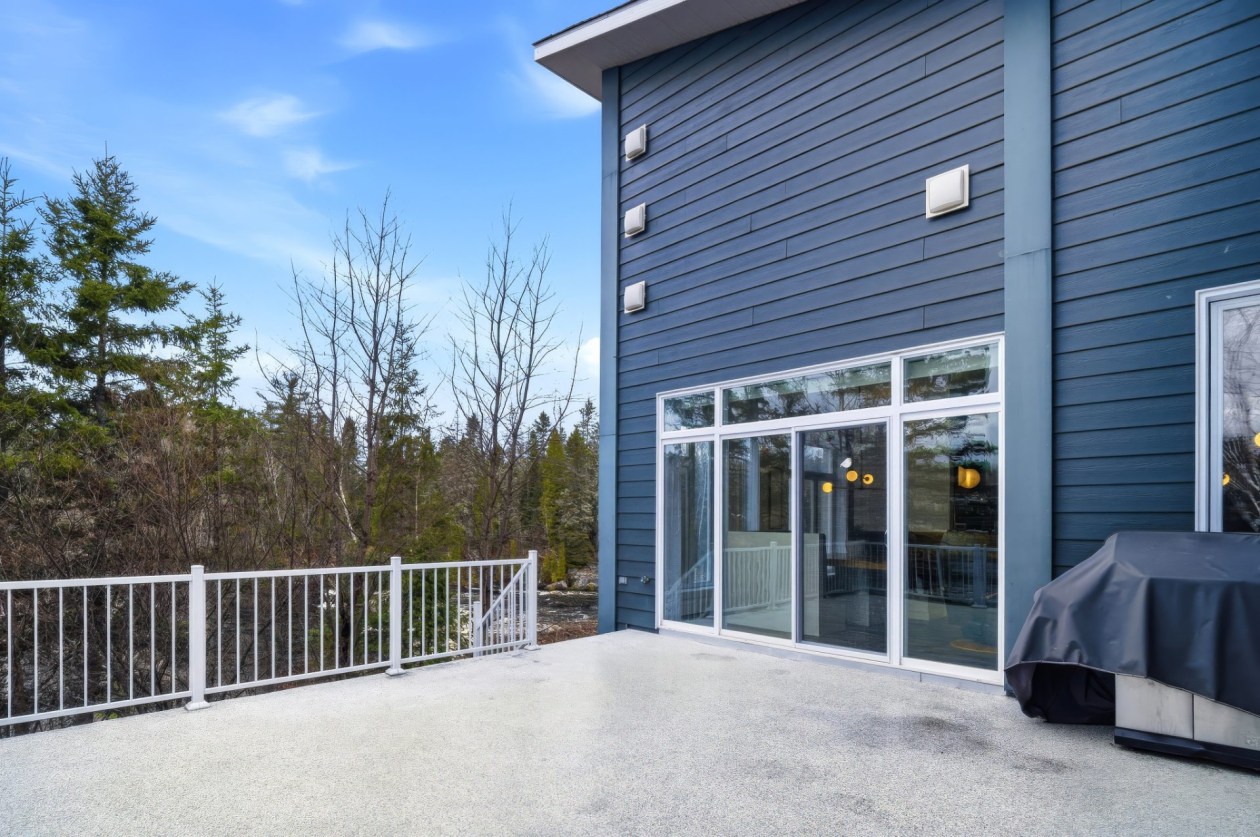 Terrasse — 3360, Rue St-Dominique, Saguenay (Jonquière), G8A2M3, Saguenay (Jonquière)