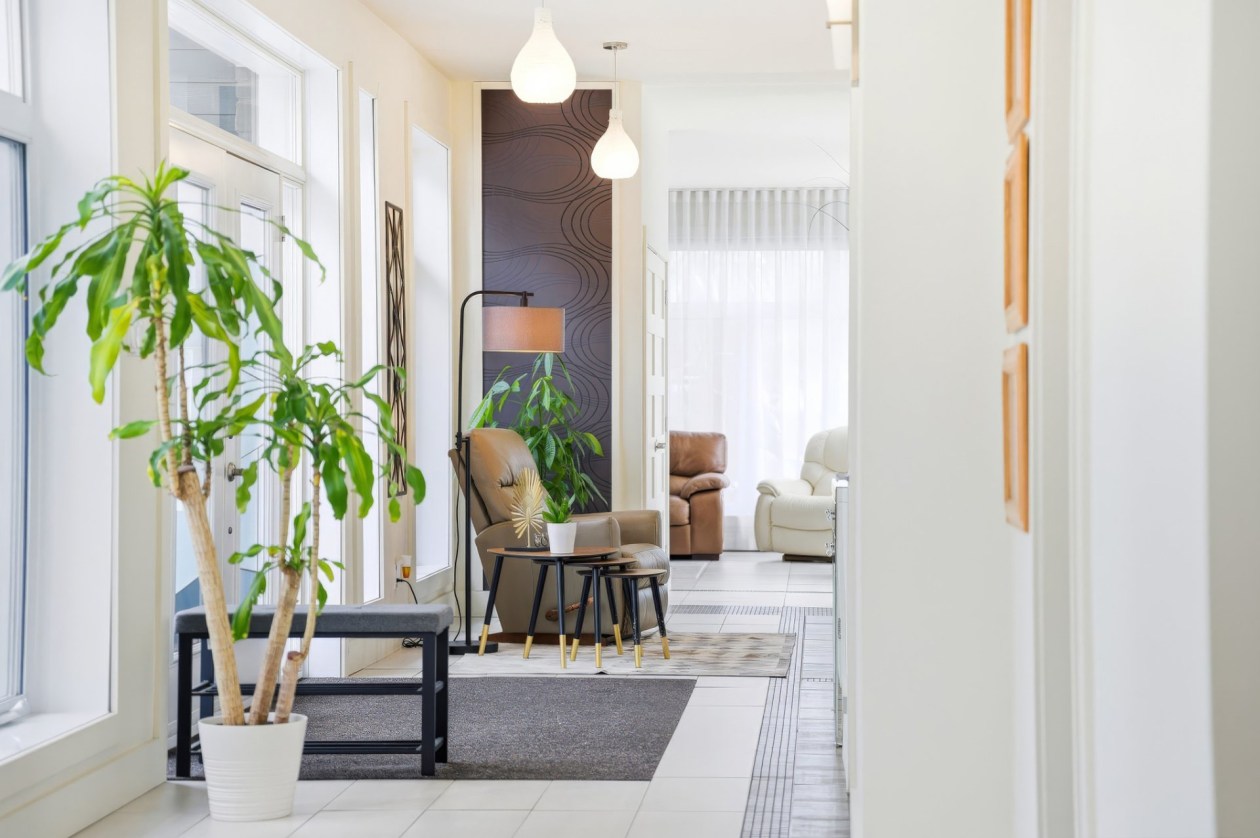 Hall d'entrée — 3360, Rue St-Dominique, Saguenay (Jonquière), G8A2M3, Saguenay (Jonquière)