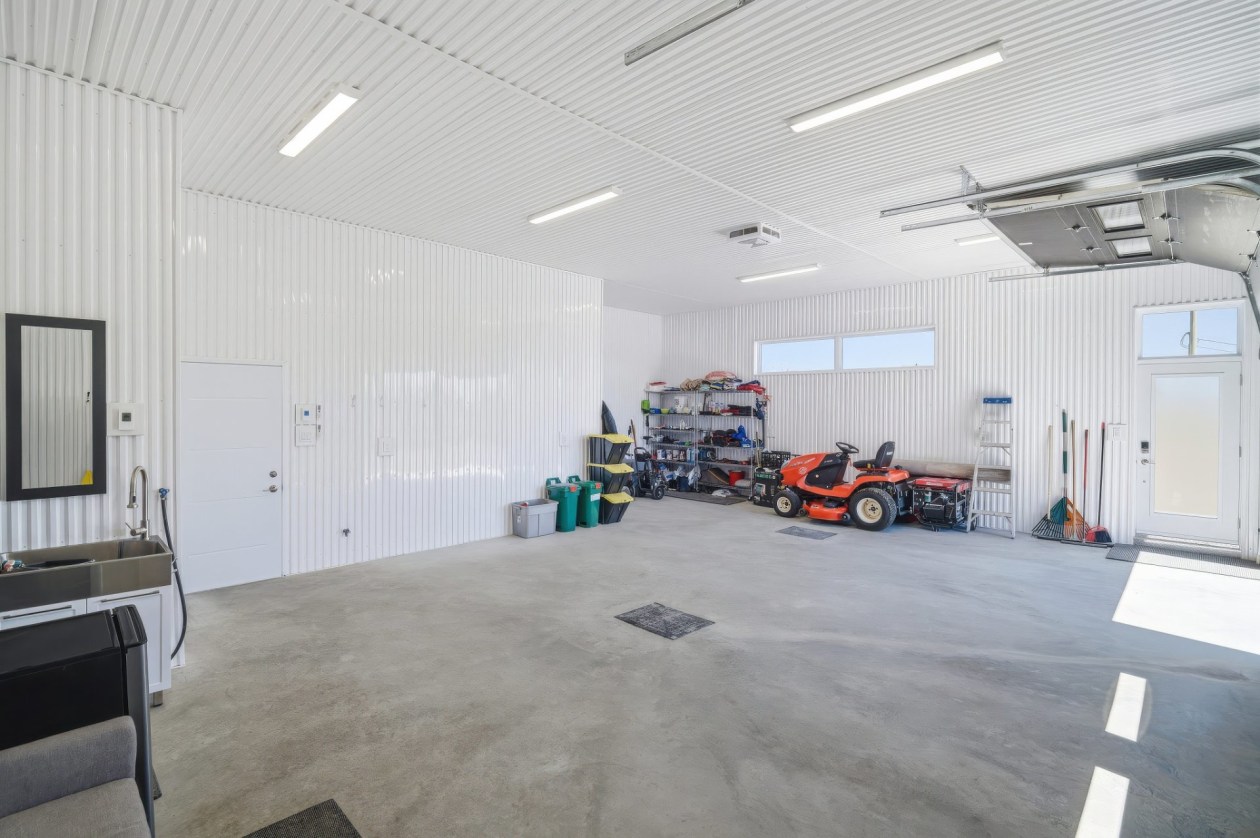 Garage — 1140, Rue des Loutres, Saguenay (Shipshaw), G7P0J7, Saguenay (Shipshaw)