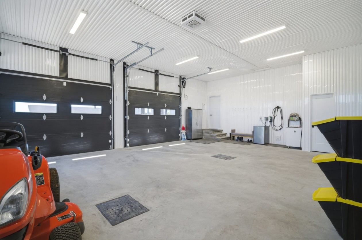 Garage — 1140, Rue des Loutres, Saguenay (Shipshaw), G7P0J7, Saguenay (Shipshaw)