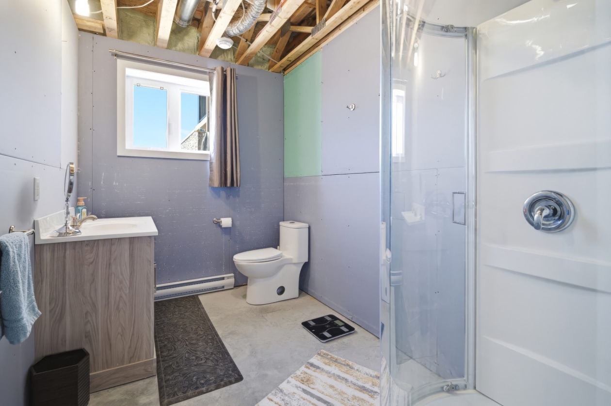 Salle de bains — 1140, Rue des Loutres, Saguenay (Shipshaw), G7P0J7, Saguenay (Shipshaw)