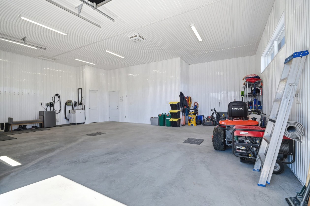 Garage — 1140, Rue des Loutres, Saguenay (Shipshaw), G7P0J7, Saguenay (Shipshaw)