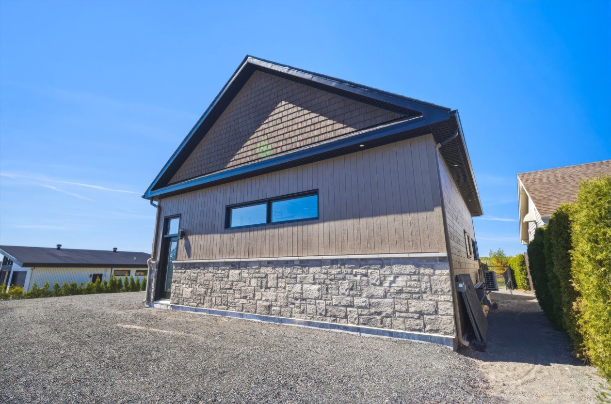 Garage — 1140, Rue des Loutres, Saguenay (Shipshaw), G7P0J7, Saguenay (Shipshaw)