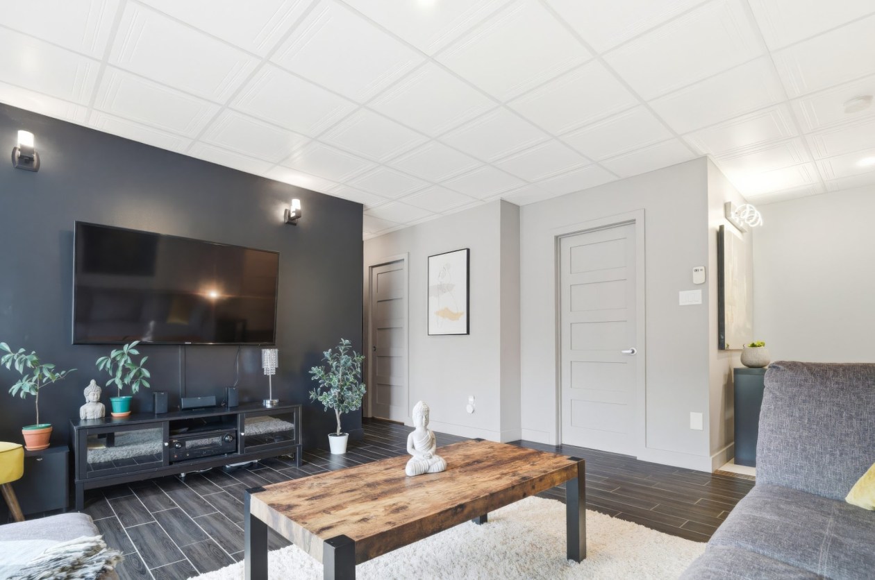 Salle familiale — 3360, Rue St-Dominique, Saguenay (Jonquière), G8A2M3, Saguenay (Jonquière)