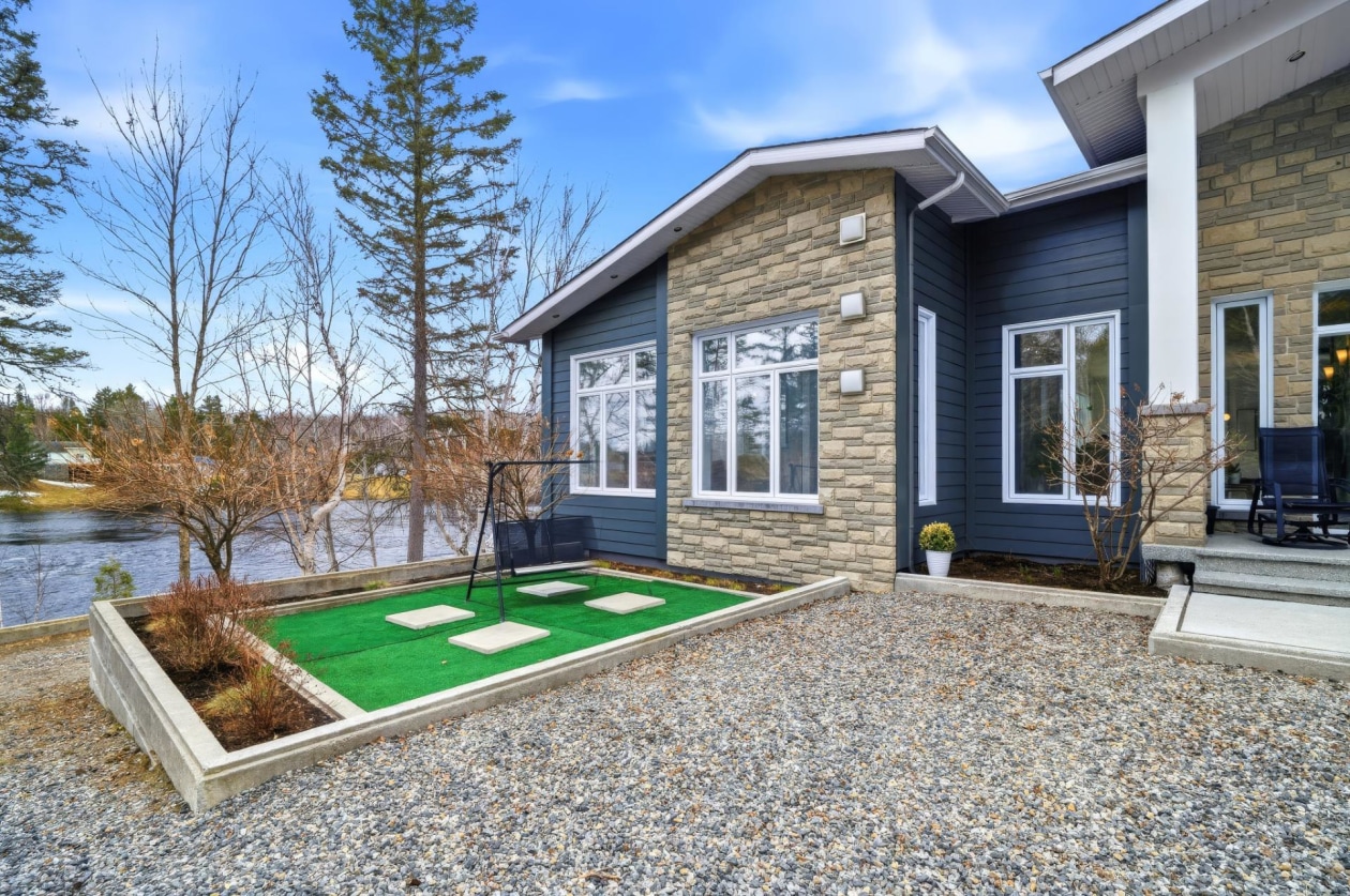 Extérieur — 3360, Rue St-Dominique, Saguenay (Jonquière), G8A2M3, Saguenay (Jonquière)