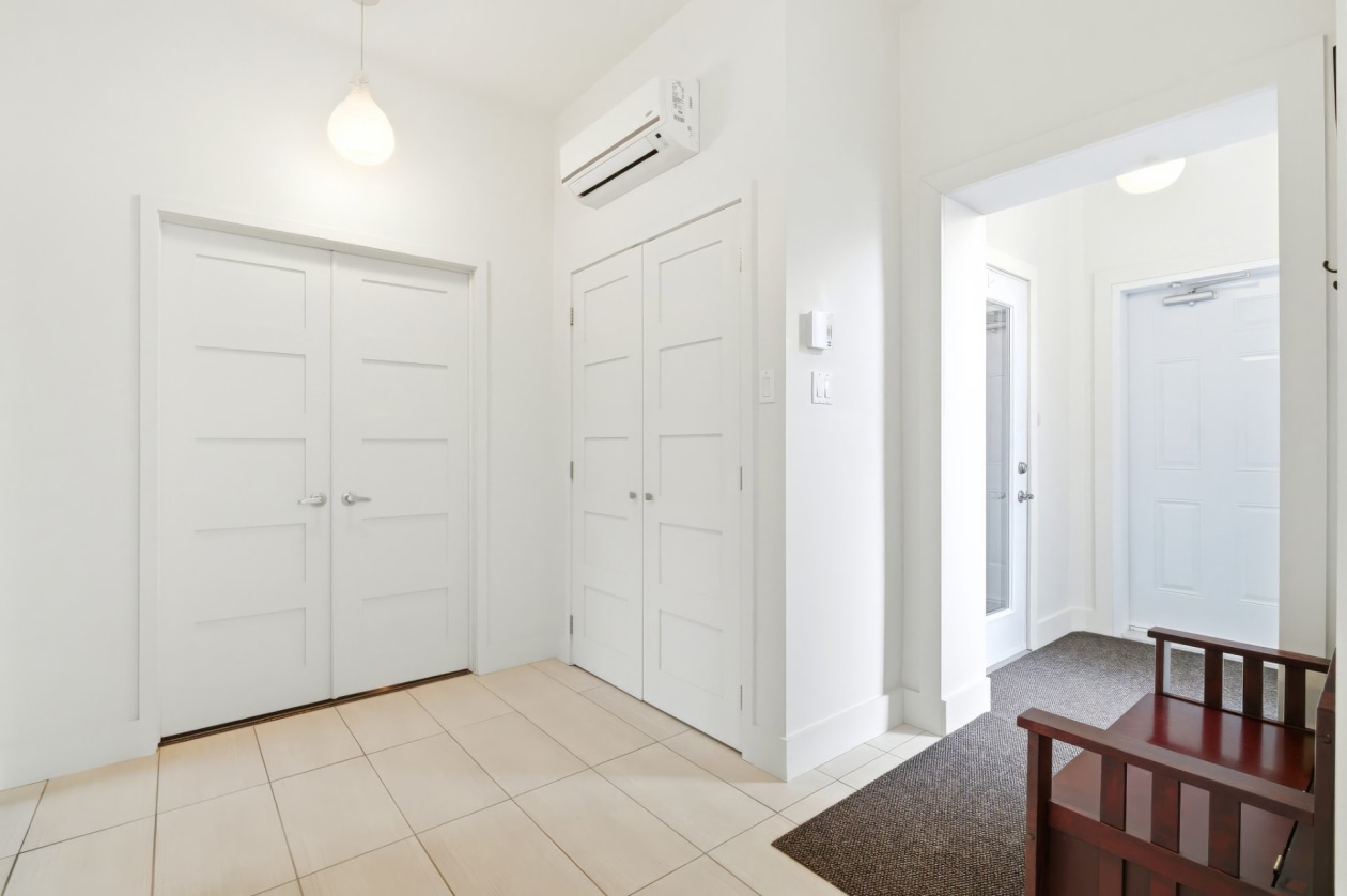 Hall d'entrée — 3360, Rue St-Dominique, Saguenay (Jonquière), G8A2M3, Saguenay (Jonquière)