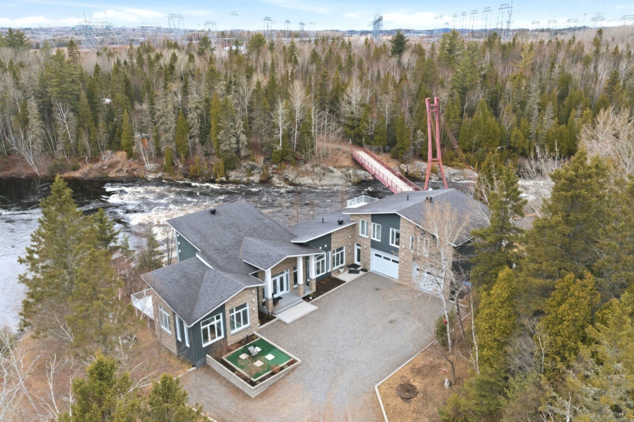 Extérieur — 3360, Rue St-Dominique, Saguenay (Jonquière), G8A2M3, Saguenay (Jonquière)