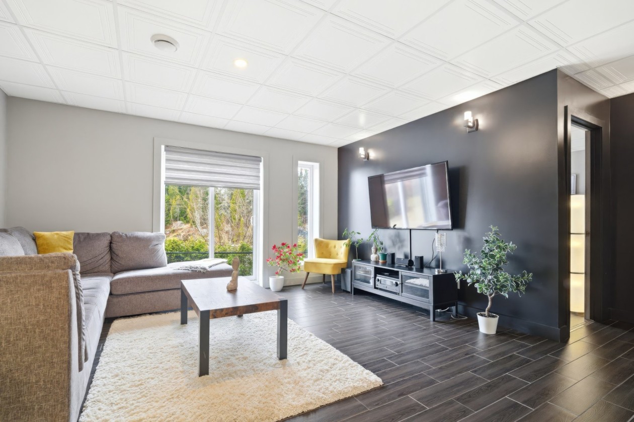 Salle familiale — 3360, Rue St-Dominique, Saguenay (Jonquière), G8A2M3, Saguenay (Jonquière)
