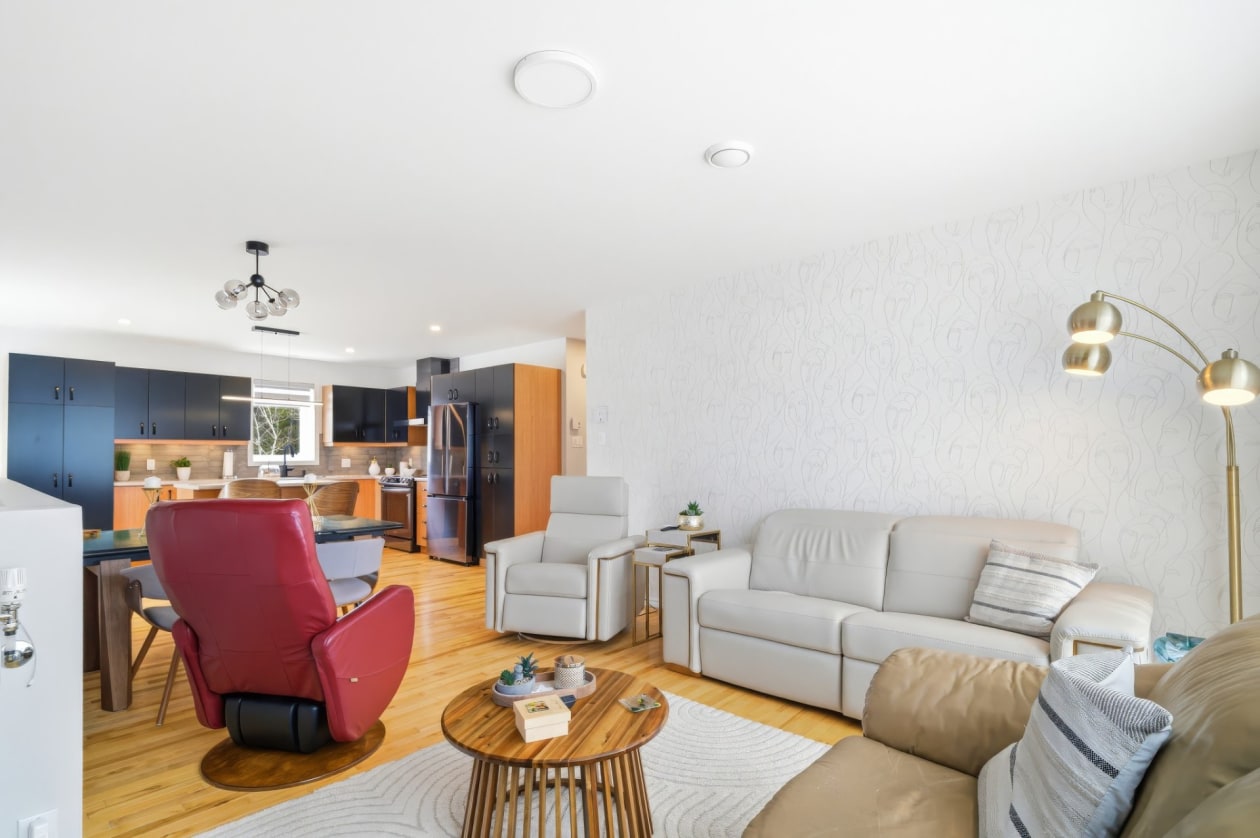 Salon — 3360, Rue St-Dominique, Saguenay (Jonquière), G8A2M3, Saguenay (Jonquière)