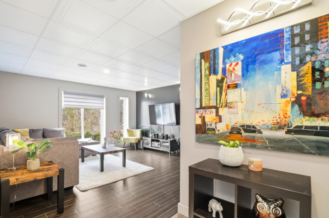 Salle familiale — 3360, Rue St-Dominique, Saguenay (Jonquière), G8A2M3, Saguenay (Jonquière)