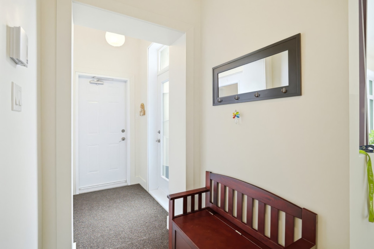 Hall d'entrée — 3360, Rue St-Dominique, Saguenay (Jonquière), G8A2M3, Saguenay (Jonquière)