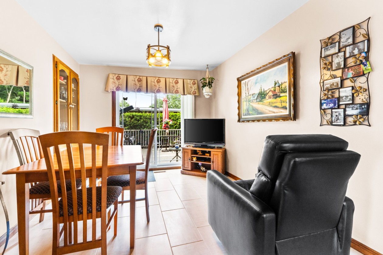 Salle à manger — 1123, Rue Vianney, Blainville, J7C2V8, Blainville