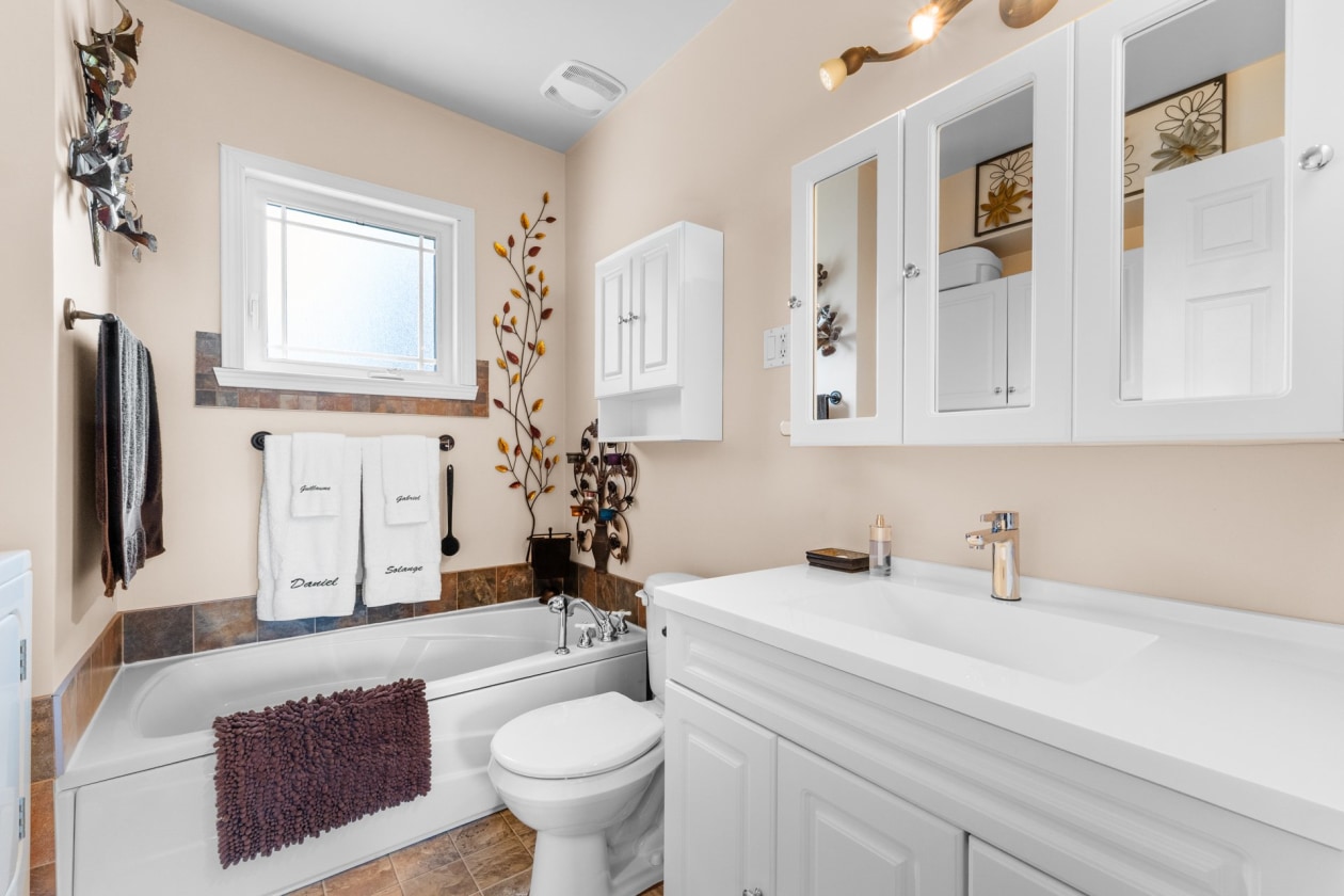 Salle de bains — 1123, Rue Vianney, Blainville, J7C2V8, Blainville