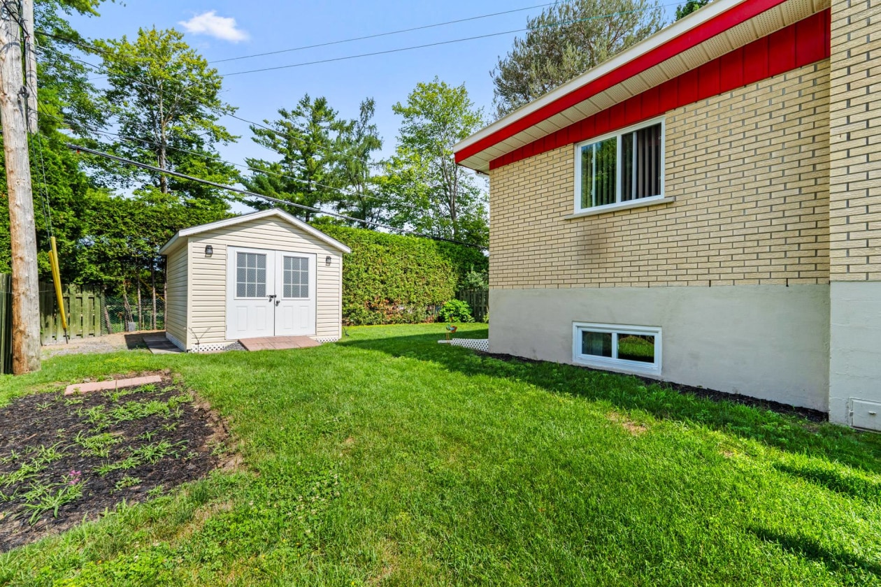 Cour — 1123, Rue Vianney, Blainville, J7C2V8, Blainville