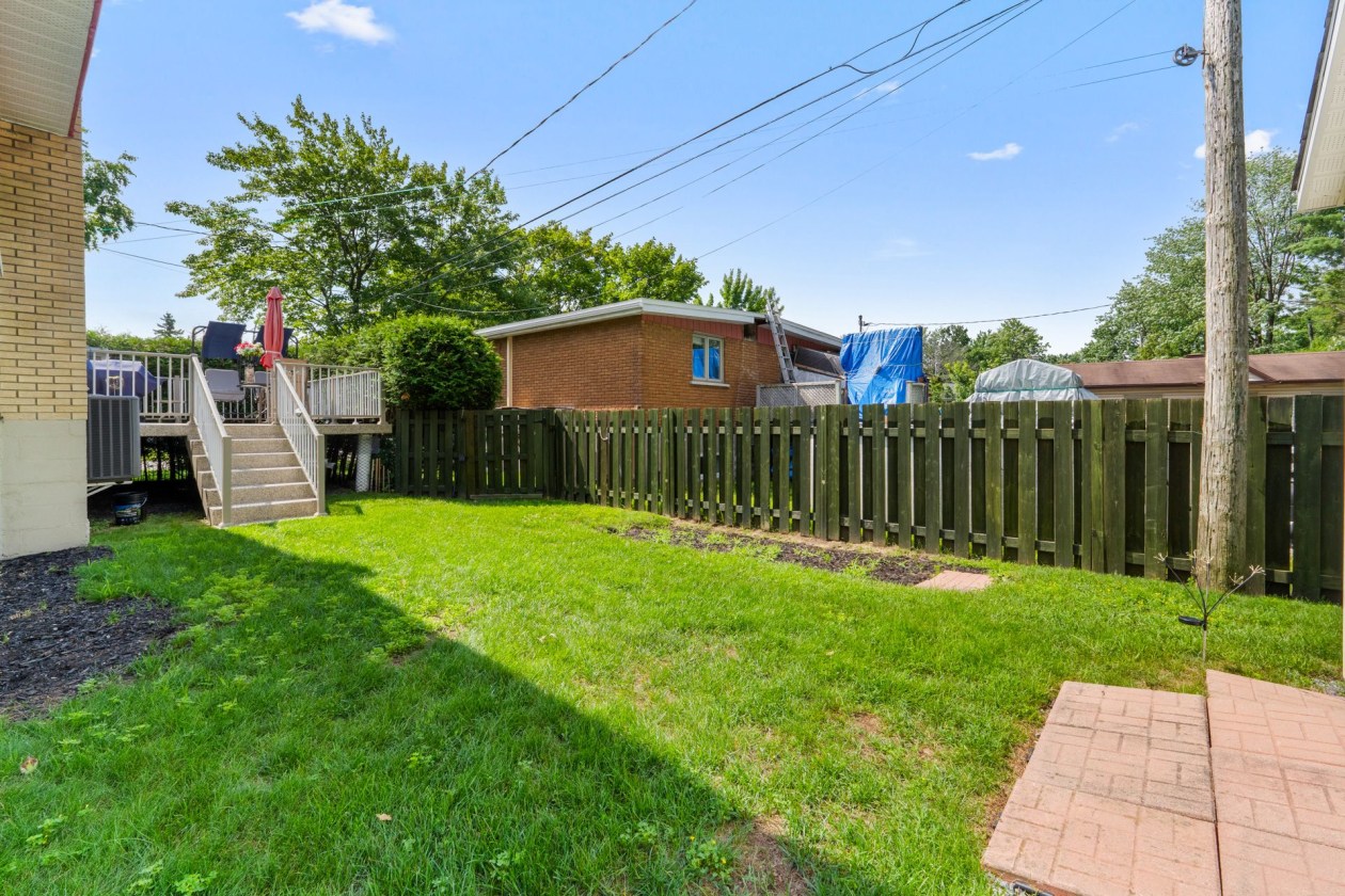 Cour — 1123, Rue Vianney, Blainville, J7C2V8, Blainville