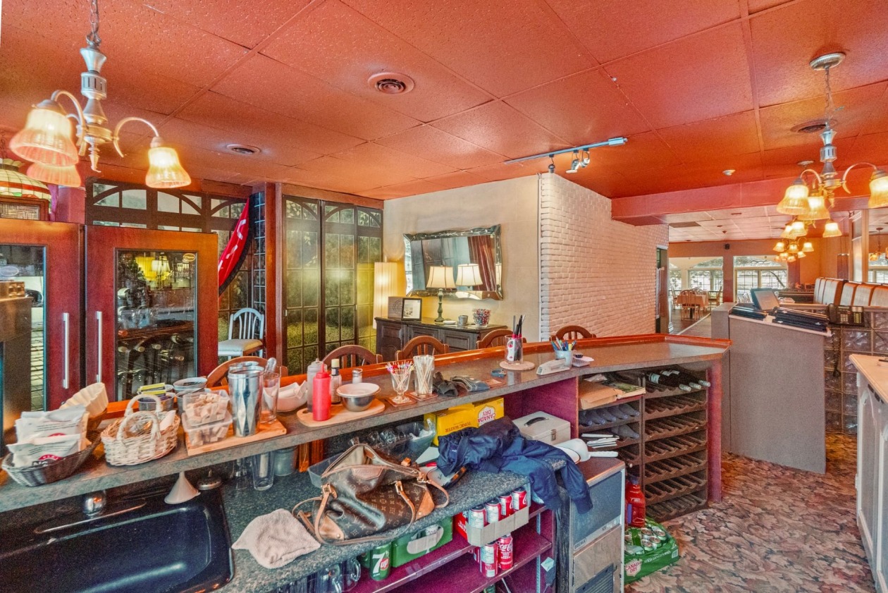 Bar — 94, Rue Ste-Anne, Sainte-Anne-de-Bellevue, H9X1L8, Sainte-Anne-de-Bellevue