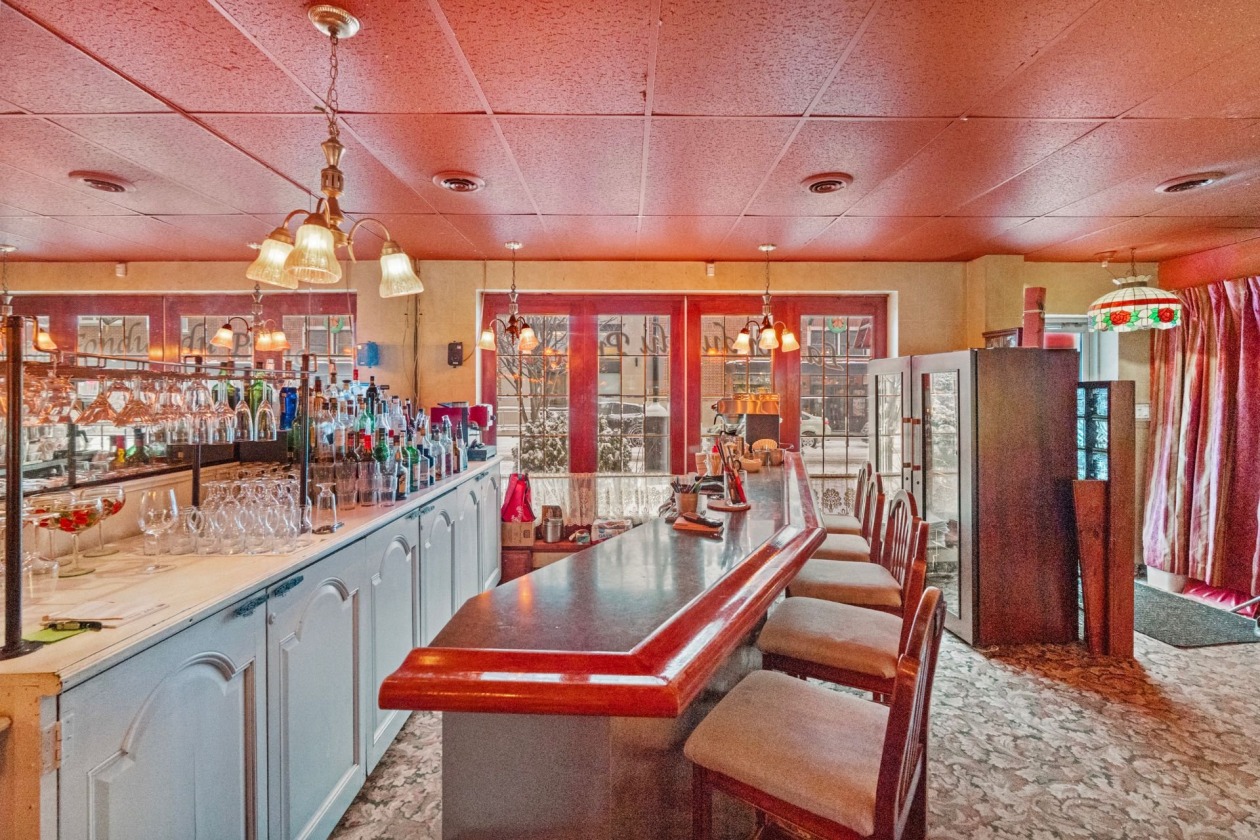 Bar — 94, Rue Ste-Anne, Sainte-Anne-de-Bellevue, H9X1L8, Sainte-Anne-de-Bellevue