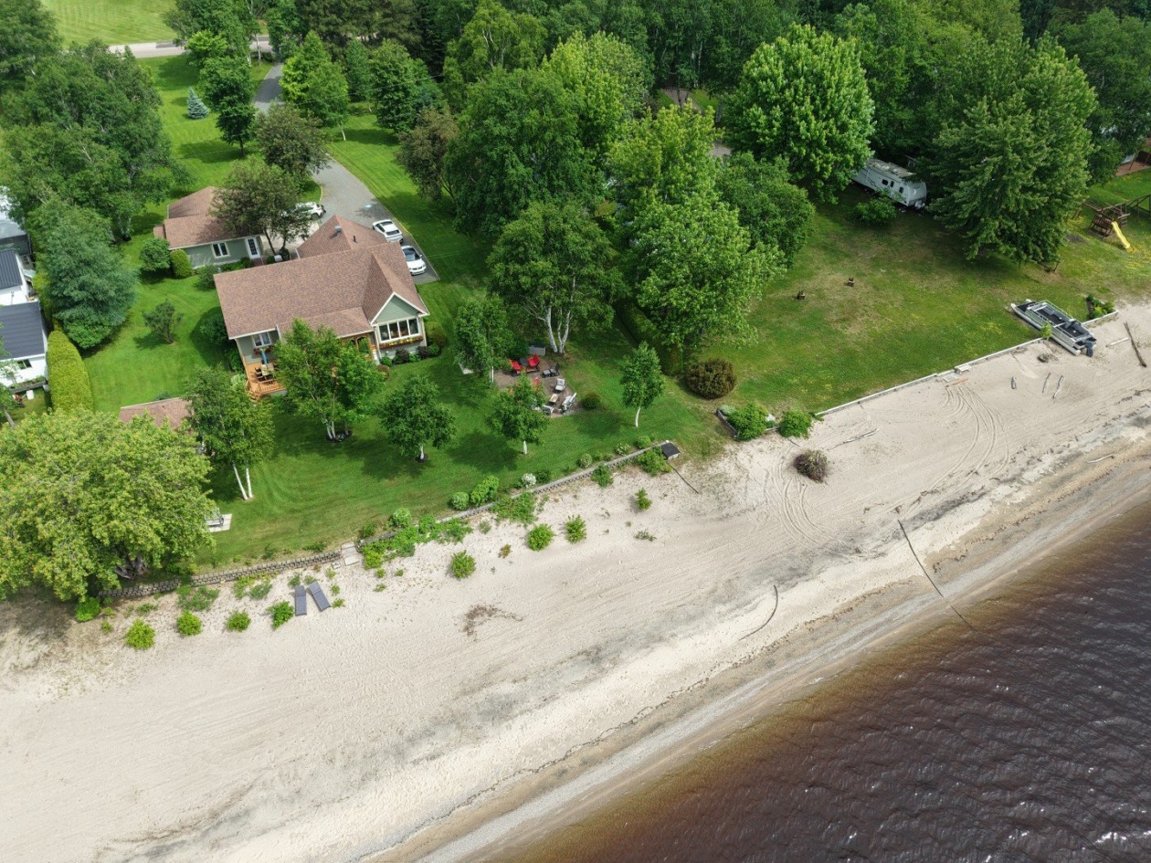Bord de l'eau — 344, Rue Racine-sur-le-Lac, Dolbeau-Mistassini, G8L5V2, Dolbeau-Mistassini