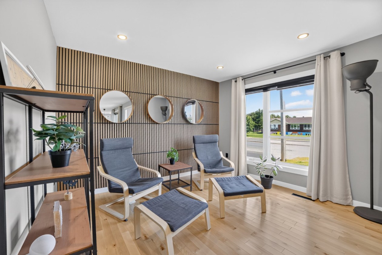 Salon — 395, Boul. St-Joseph O., Drummondville, J2E1M3, Drummondville