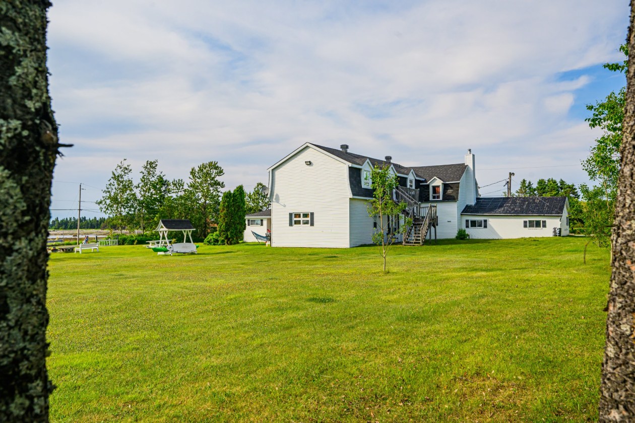 Cour — 412, Route 132, Grand-Métis, G0J1Z0, Grand-Métis