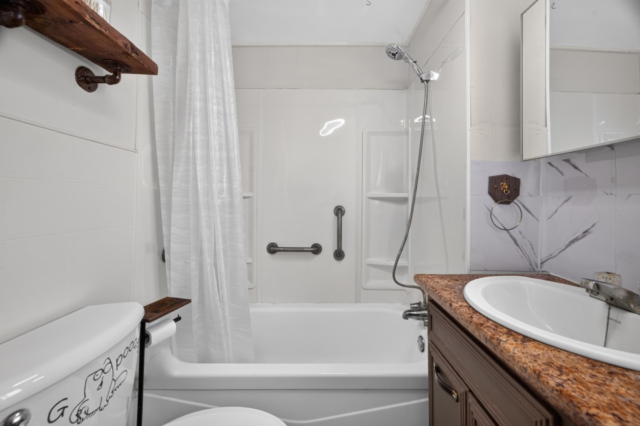 Salle de bains — 188, Rue Principale, Esprit-Saint, G0K1A0, Esprit-Saint