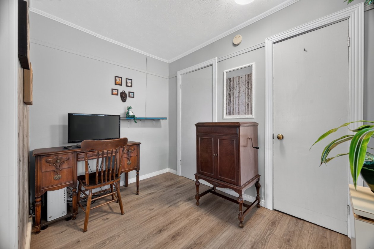 Salon — 188, Rue Principale, Esprit-Saint, G0K1A0, Esprit-Saint