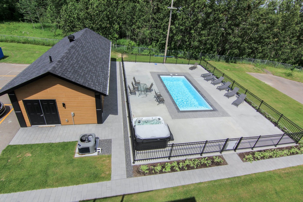 Cour — 44, Rue du Couvent, 305, Saint-Ambroise, G7P2J2, Saint-Ambroise