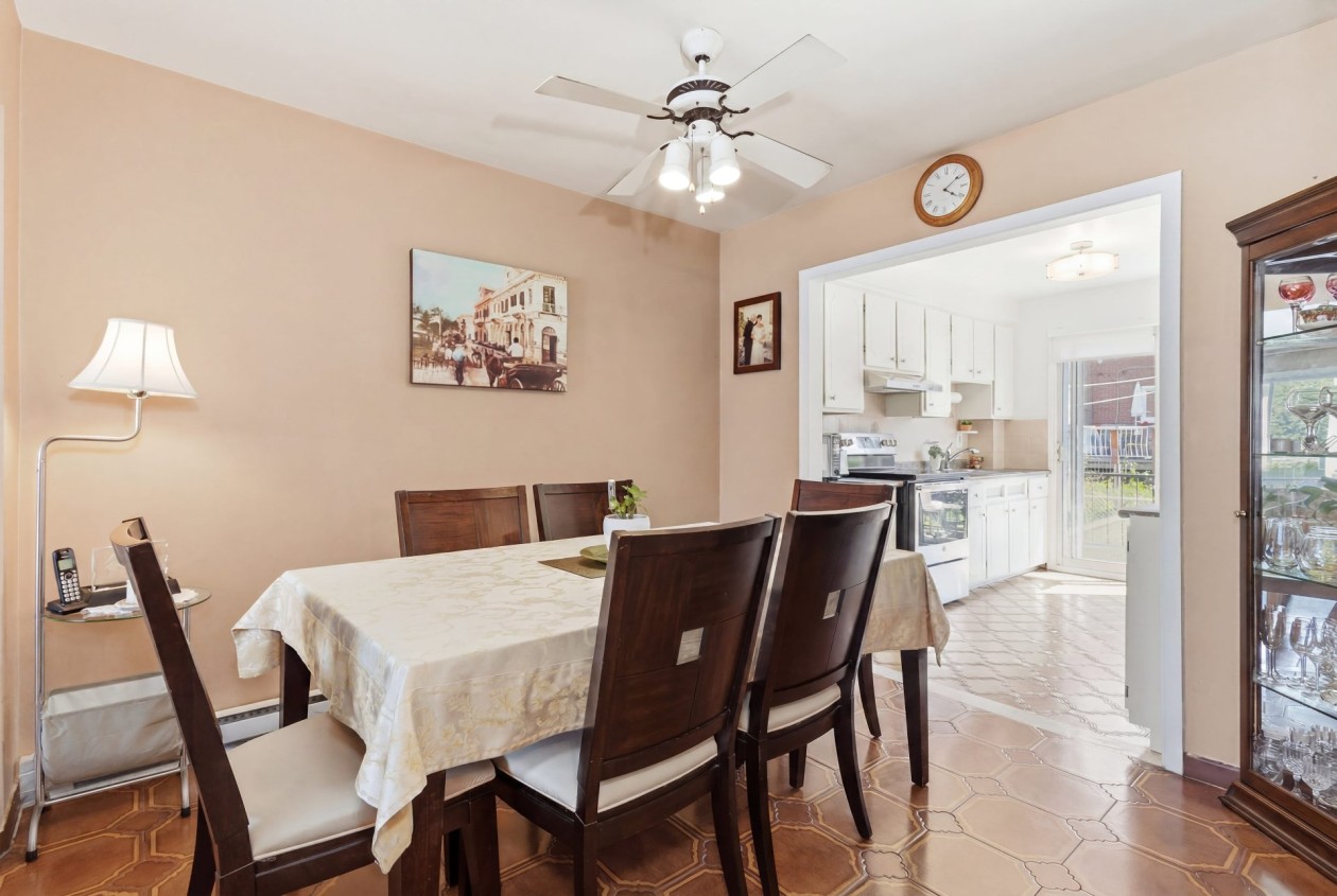 Salle à manger — 2290 - 2292, Rue Lise, Montréal (LaSalle), H8N1M5, Montréal (LaSalle)