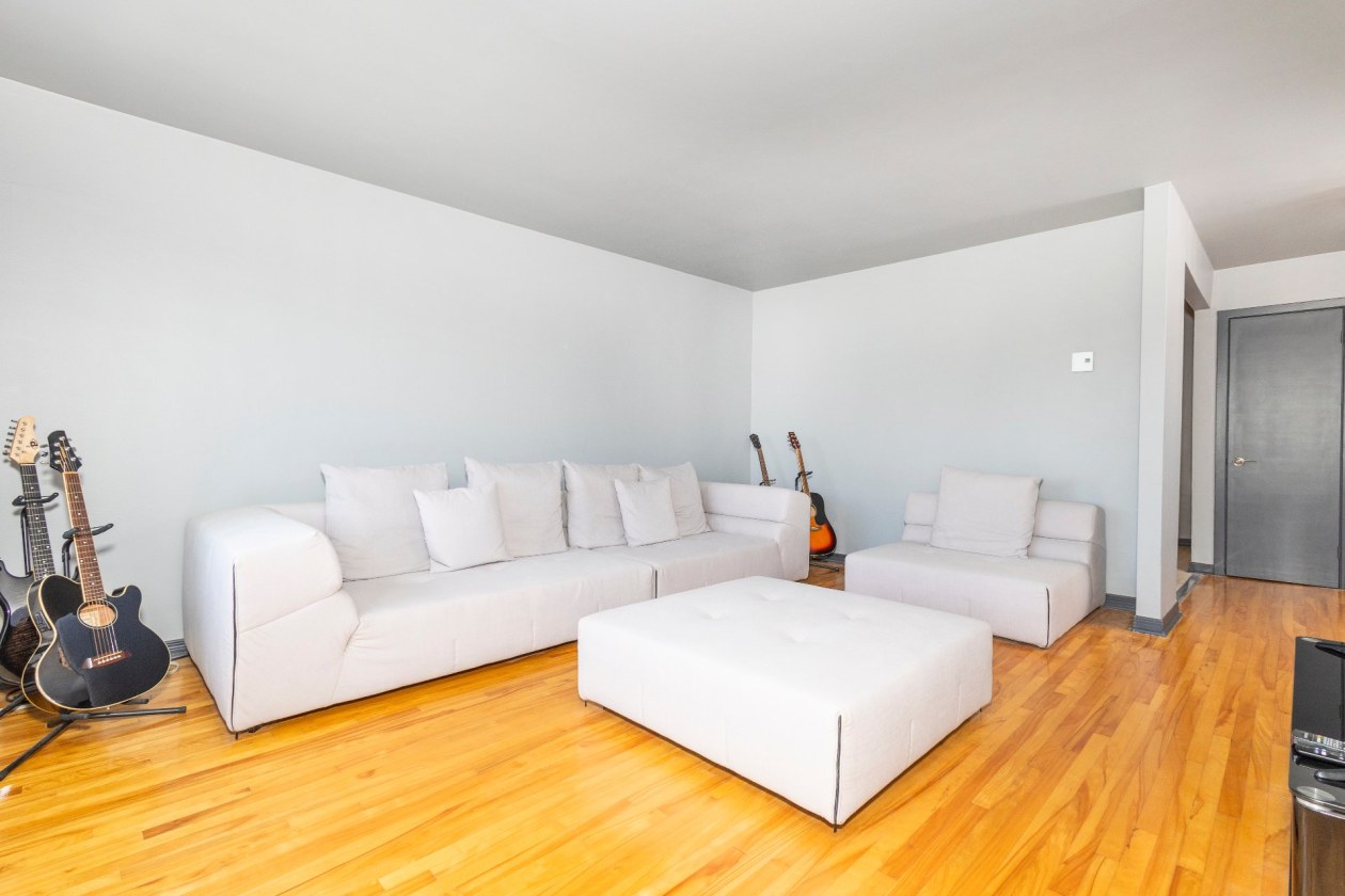 Salon — 2290 - 2292, Rue Lise, Montréal (LaSalle), H8N1M5, Montréal (LaSalle)