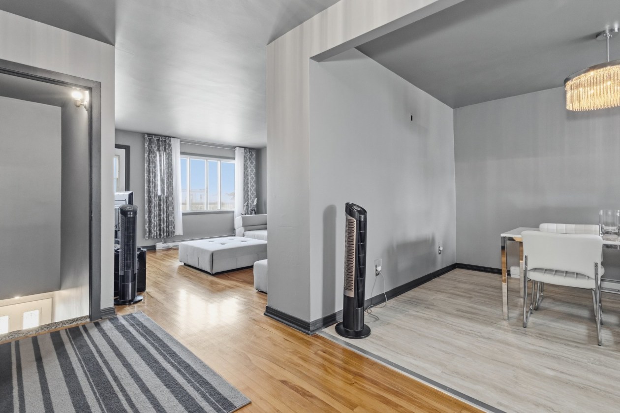 Salon — 2290 - 2292, Rue Lise, Montréal (LaSalle), H8N1M5, Montréal (LaSalle)
