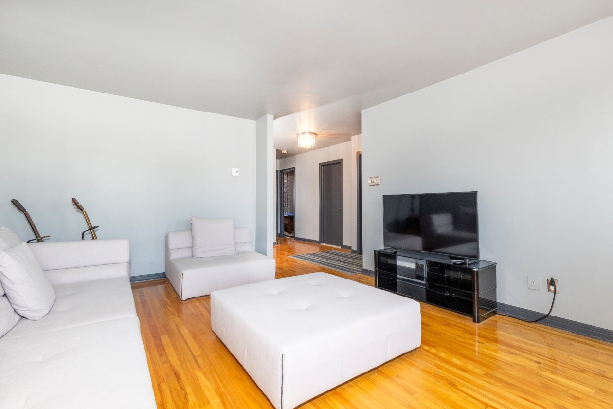 Salon — 2290 - 2292, Rue Lise, Montréal (LaSalle), H8N1M5, Montréal (LaSalle)