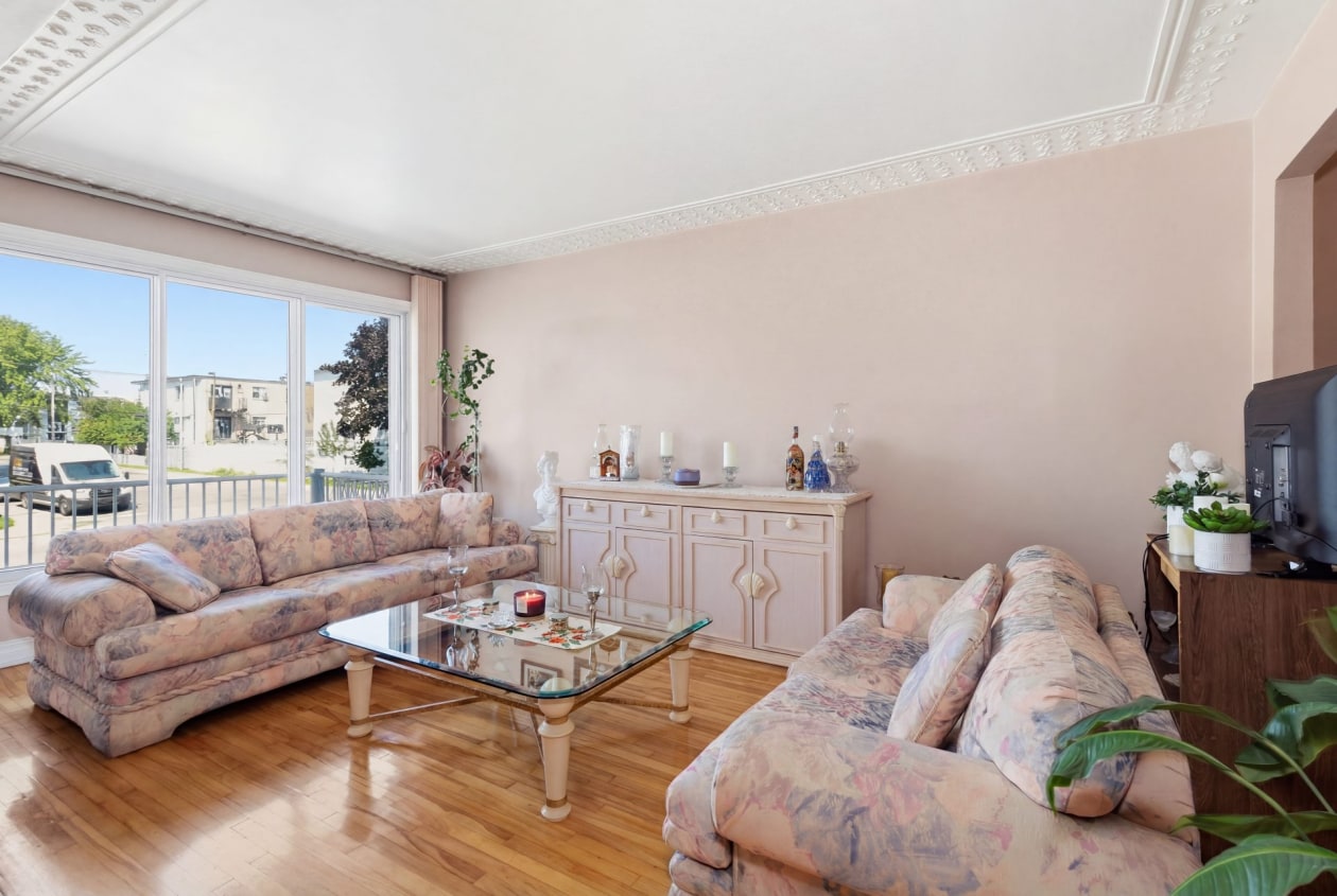 Salon — 2290 - 2292, Rue Lise, Montréal (LaSalle), H8N1M5, Montréal (LaSalle)